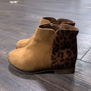 Cat & Jack Size 7 Toddler booties